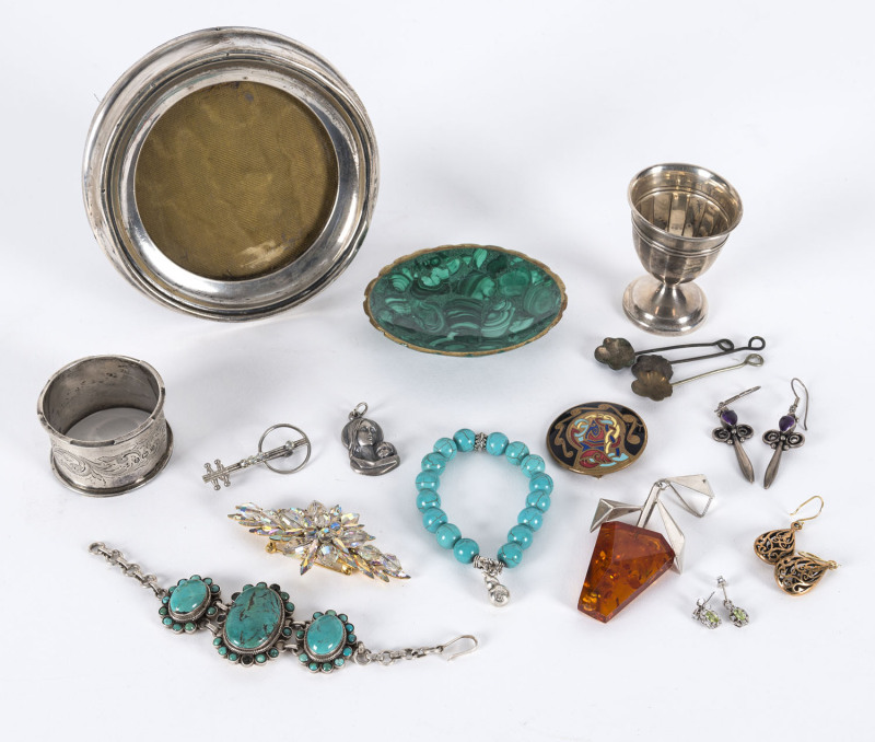 Assorted jewellery, and malachite dish, sterling silver picture frame, egg cup, napkin ring and spoons, 19th and 20th century