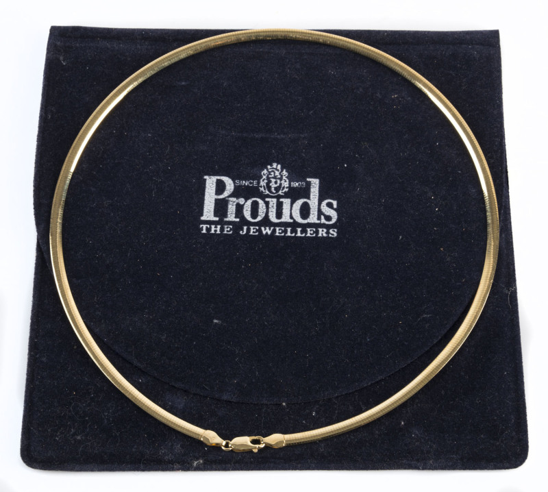 An Italian 9ct gold flat weave choker necklace, stamped "375", ​12 grams