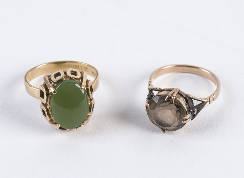 Two 9ct gold dress rings set with jade and smokey quartz.