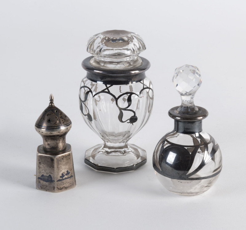 Silver mounted scent bottle, vanity jar and a niello silver pepper pot, early 20th century, 11cm high