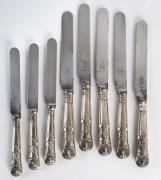 Eight assorted English sterling silver handled dinner and entree knives by Mappin & Webb, late 19th century, the longest 27.5cm