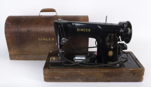 SINGER table top sewing machine, knee press electric, early to mid 20th century, 50cm across