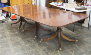 An English triple pedestal mahogany dining table in the Georgian style, early 20th century, 73cm high, 275cm wide, 135cm deep