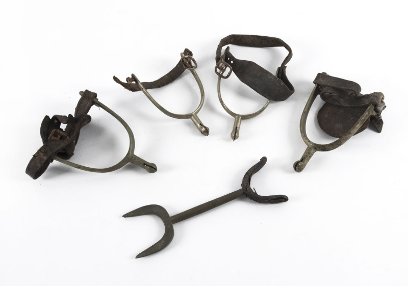 Two pairs of WW1 Australian Light Horse riding spurs and a rifle rest, ​the rest 19cm high