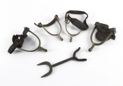 Two pairs of WW1 Australian Light Horse riding spurs and a rifle rest, ​the rest 19cm high