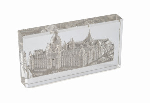 Melbourne International Exhibition 1880 glass paper weight, ​13cm across