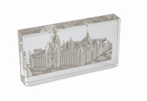 Melbourne International Exhibition 1880 glass paper weight, 13cm across