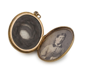 Australian Colonial locket, 18th yellow gold inscribed "WILCANNIA BOATING CLUB, 28th August 1884, Scratch Fours Opening Regatta, Club Trophy Presented To J.T. Williamson, Stroke". Interior of locket with photo portrait and lock of hair. ​4cm high, 16 gram