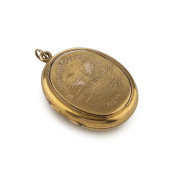 Australian Colonial locket, 18th yellow gold inscribed "WILCANNIA BOATING CLUB, 28th August 1884, Scratch Fours Opening Regatta, Club Trophy Presented To J.T. Williamson, Stroke". Interior of locket with photo portrait and lock of hair. ​4cm high, 16 gram - 2