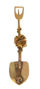 H.F. HUTTON (attributed) Ballarat gold miner's brooch in the form of a shovel, entwined rope and gold nugget specimens, 19th century, ​5.5cm long, 3.2 grams