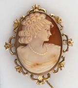 WILLIAM DRUMMOND & Co. cameo brooch in 9ct yellow gold mount, late 19th century, Melbourne, Victoria, stamped "W.D.9", ​5.3cm high