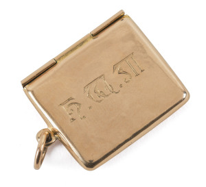 Stamp Boxes - Gold: 9ct Edwardian single-size case in the form of a small envelope (26x23mm), engraved initials on front, weight 3.98g, hallmarked, maker not known, minor small dents.
