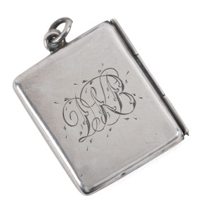 Stamp Boxes - Silver: 1905 Albert E Jones single-size case in the form of a small envelope (27x23mm) engraved "DKB" on front, weight 5gr, hallmarked in Chester, excellent condition overall with hinging in good order, small ring for attaching to a fob chain.