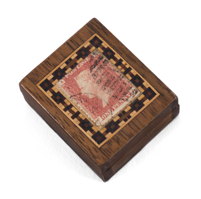 Stamp Boxes - Tunbridge Ware: 1860s small stamp box (28x45x22mm) with "Penny Red" affixed to the lid beneath the lacquer, weight 20gr, the wood mosaic pattern in good condition.