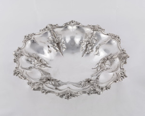 An English sterling silver fruit bowl by The Barnards of London, circa 1844, 30cm diameter, 650 grams