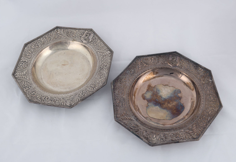 A pair of armorial English silver plated dishes bearing the WALEY family crest, 19th century, 28cm across
