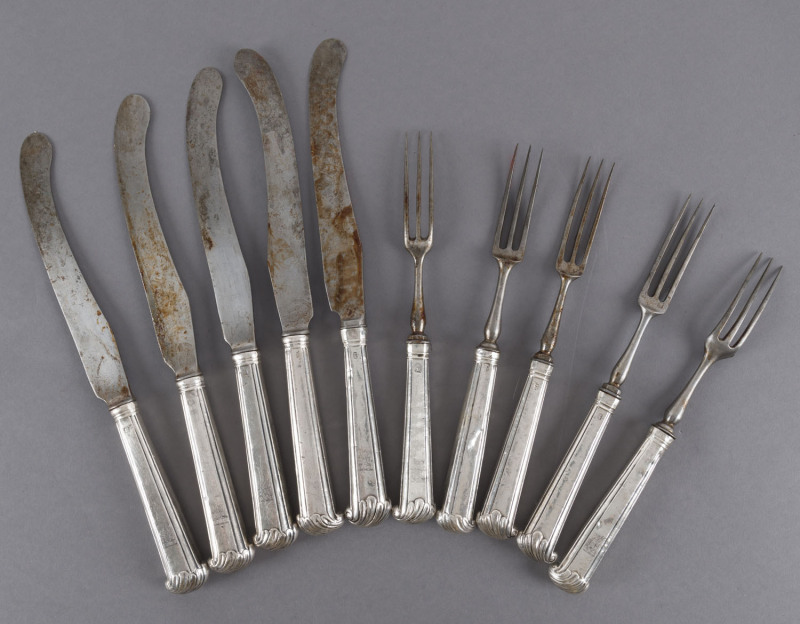 English sterling silver cutlery comprising 5 knives and 5 forks, steel blades with sterling silver handles, stamp with lion passant and maker's mark "J.H.", circa 1740, the knives 28cm long