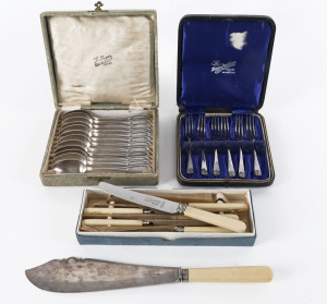 Box of 6 bone handled knives, box of 6 silver plated cake forks, box of 12 French teaspoons and a fish server, 19th and early 20th century,