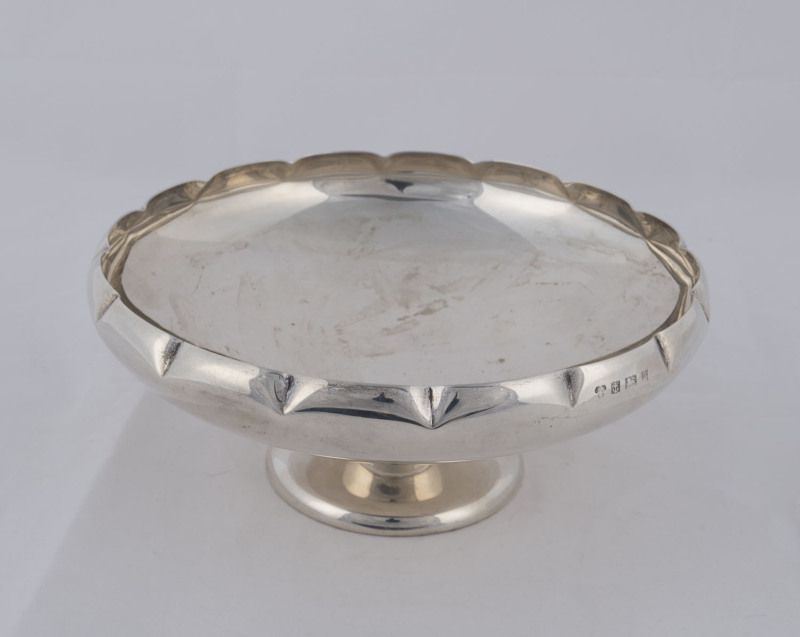 A sterling silver comport fruit bowl made for HARRODS of London, circa 1945, 21cm diameter, 420 grams