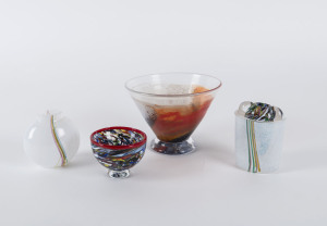 KOSTA BODA Swedish art glass bowls and vases (5 items), the largest 11cm high