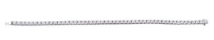 A tennis bracelet in 18ct white gold, featuring 50 diamonds of SI clarity totalling 4.72 carats.