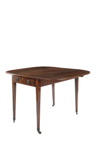 A Sheraton drop-side Pembroke table, mahogany with string inlay, 18th/19th century, 71cm high, 54cm wide (extends to 110cm wide), 87cm deep