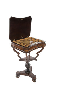 An English work table fitted with compartments, rosewood, circa 1835, 71cm high, 50cm wide, 43cm deep