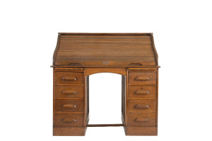 An American roll top desk, oak, circa 1900, 121cm high, 122cm wide, 75cm deep