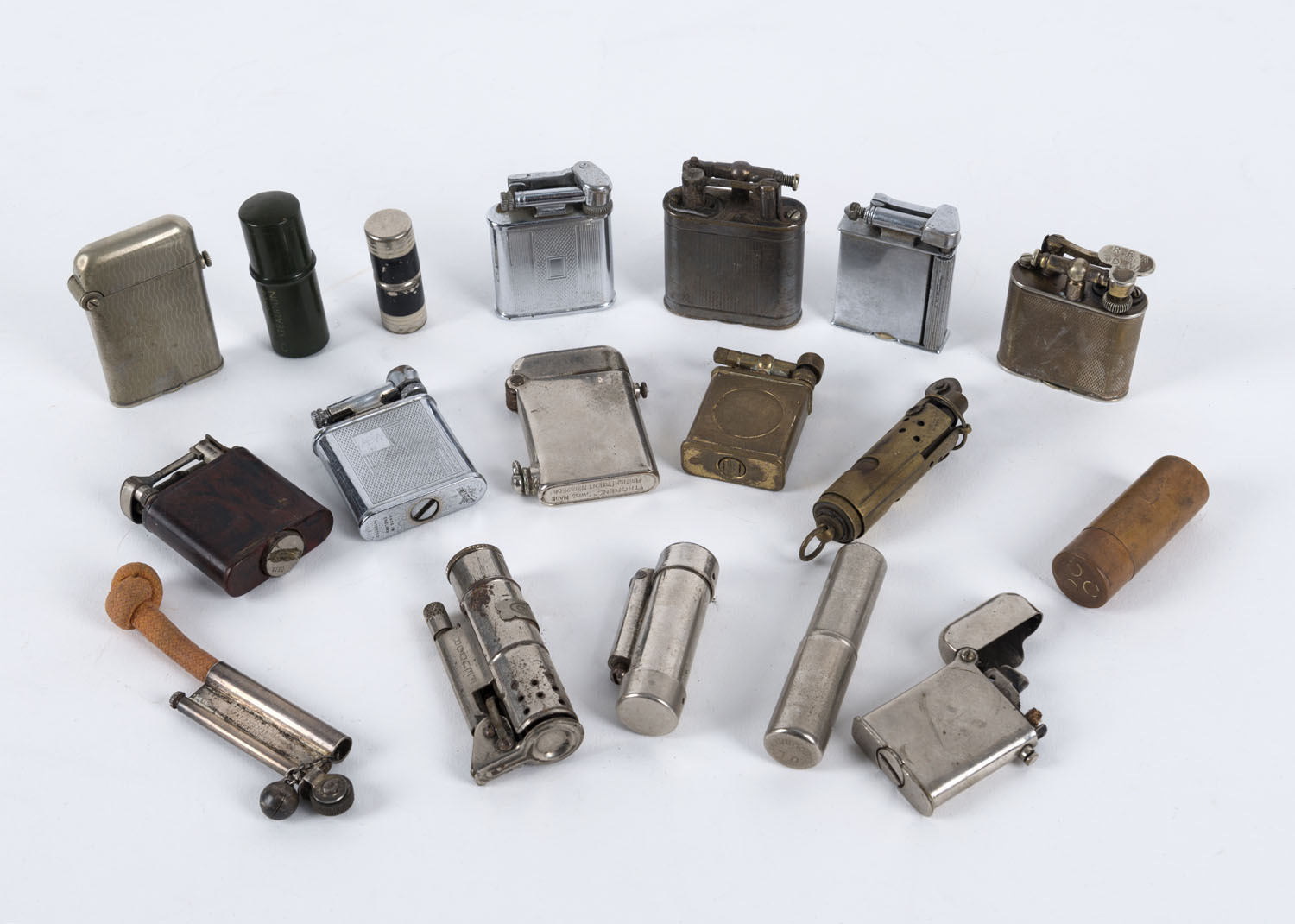 Jet Kæreste Savant Collection of 18 antique and vintage cigarette lighters