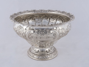 A sterling silver fruit bowl, early 20th century, 25.5cm diameter, 660 grams