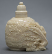 A Chinese snuff bottle with dragon motif, carved ivory, 19th century, ​6cm high - 5
