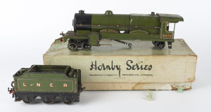 HORNBY E220 Special Locomotive "FLYING SCOTSMAN" with tender and original box, 43cm long