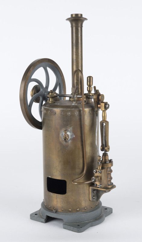 1930s vertical steam engine with large (9cm diameter) boiler in brass (no burner), upright engine, 11cm diameter flywheel at top, safety valve; base 10½x10½cm, height 31cm, weight 1.30kg.