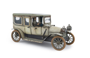 Large Carette Saloon, circa 1910Tin plate, painted saloon, with figure of driver in brown clothes, windows (except doors) and windscreen, two doors on both sides to open, with brake, two front lanterns, metal wheels with rubber tires, clockwork not checke