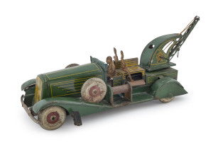 Charles ROSSIGNOL: Tow truck with integrated crane, lithographed tin in green and yellow highlights, mechanical, driver, two workers, 4 lithographed metal wheels and 2 spares all marked "SUPER SPORT C.R. 50X"; circa 1920s. Impressive. Length (as displayed