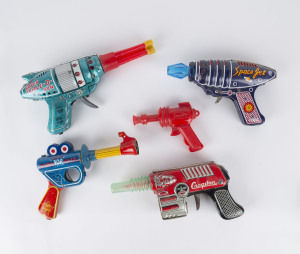 1950s-60s mostly Japanese made toy gun selection with "Daisy Zooka 'Pop" Pistol, 18cm (7"); "Super Triple-O-Gun" space ray gun by JY with "LOONFOR/GOODYTOY" mark, revolving barrel, 25½cm (10"); Cragstan "Double Barrell Automatic Rapid Action Pistol" 21½cm