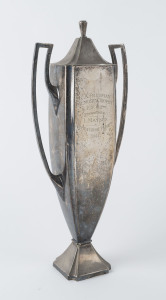 ESSENDON 1941: The R.A. FREEMAN MEMORIAL TROPHY Essendon Football Club 2nd - Pretented to L. MAYNES - Best & Fairest Player 1941; EPNS trophy with lid, 37.5cm tall.