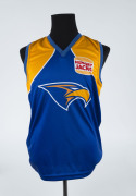 BEN COUSINS: c.2007 West Coast Eagles guernsey commemorating the highlights of his glittering 1996-2007 WCE career, signed by Cousin's across the number '9', also signed with his "Such is Life" motto. - 3