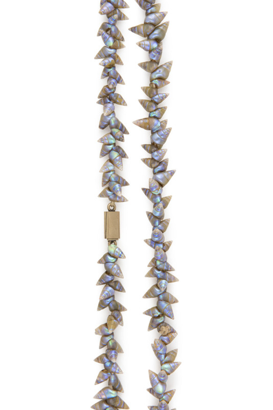 A mariner shell bead necklace with gold clasp, early 20th century, ​76cm long