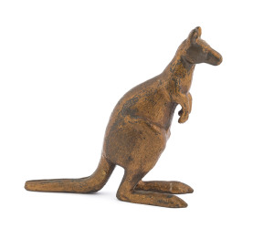 A kangaroo statue, gilt finished cast metal, early 20th century, ​12.5cm high overall