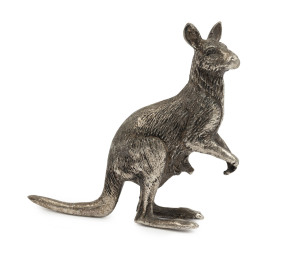 A silver kangaroo statue, circa 1900, ​7cm high, 126 grams