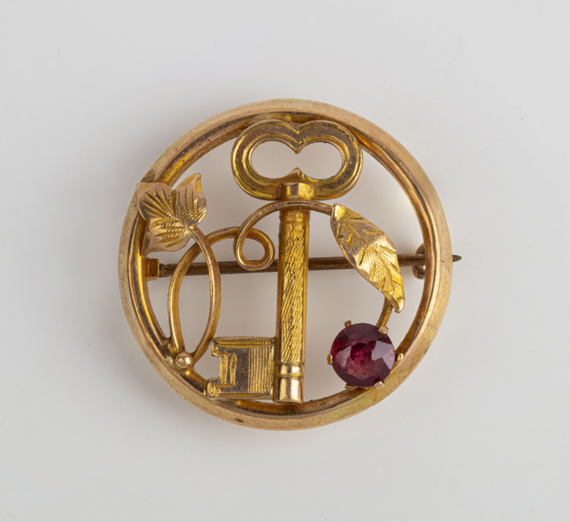 WILLIAM DRUMMOND of Melbourne 9ct gold key brooch set with garnet, 19th century, stamped "W.9.D" and "9C", ​2.5cm diameter, 2.4 grams