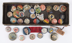 Assorted badges, medals and buttons, mostly WW1 military, Royal or Ballarat related. (39 items).