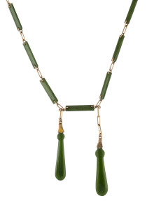 New Zealand nephrite green stone opera necklace with 9ct gold mounts, 19th century, ​114cm long
