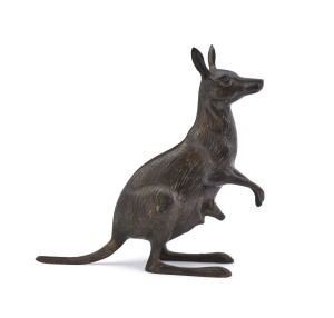 Kangaroo and joey statue, hollow cast bronze, circa 1900, ​18cm high