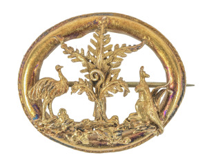 An Australian gold brooch with emu and kangaroo flanking a tree fern, most likely Sydney origin, 19th century, 4cm wide