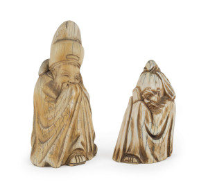 Two Chinese carved ivory statues of scholars in the Ming style, 19th and 20th century, 15cm and 11cm high