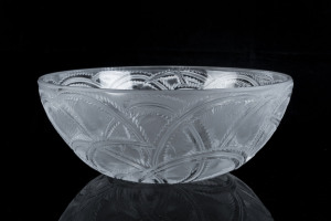 LALIQUE "Pinsons" clear and frosted glass bowl, circa 1950s, engraved "Lalique, France", 9cm high, 23cm diameter