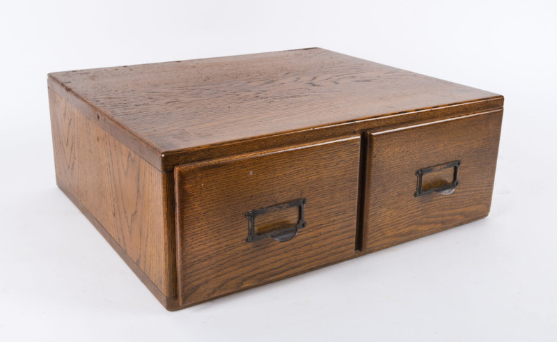 Card file industrial drawers, English oak, circa 1900, 16cm high, 44cm wide, 39cm deep