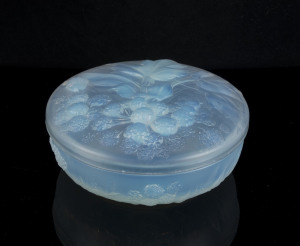 ETLING French Art Deco opalescent glass box, circa 1930s, marked "Etling, France, 110", 7cm high, 16cm diameter